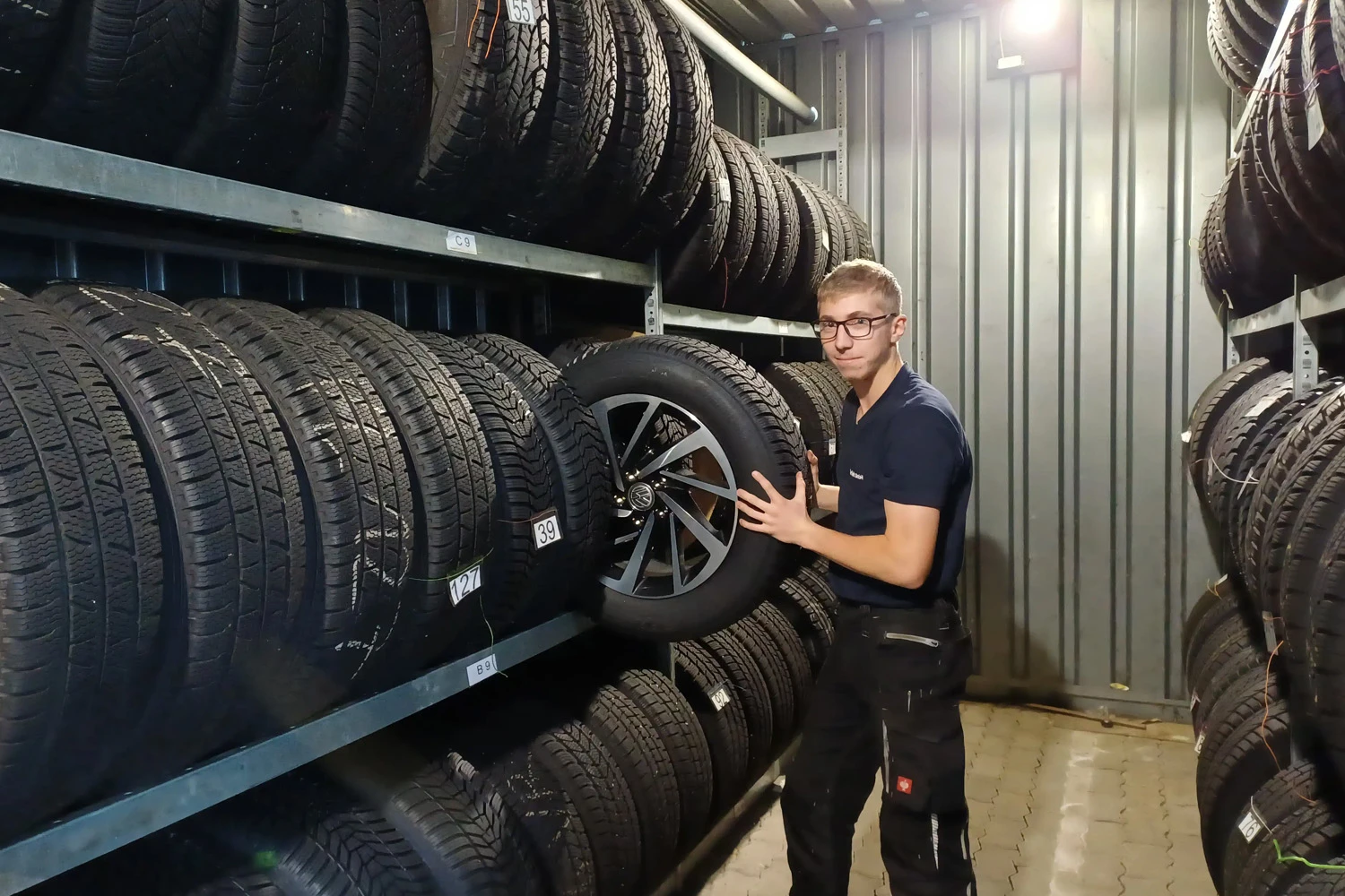 Reifen Einlagerung beim Werkstatt Reifenwechsel in Zwickau bei der Dörfelt GmbH