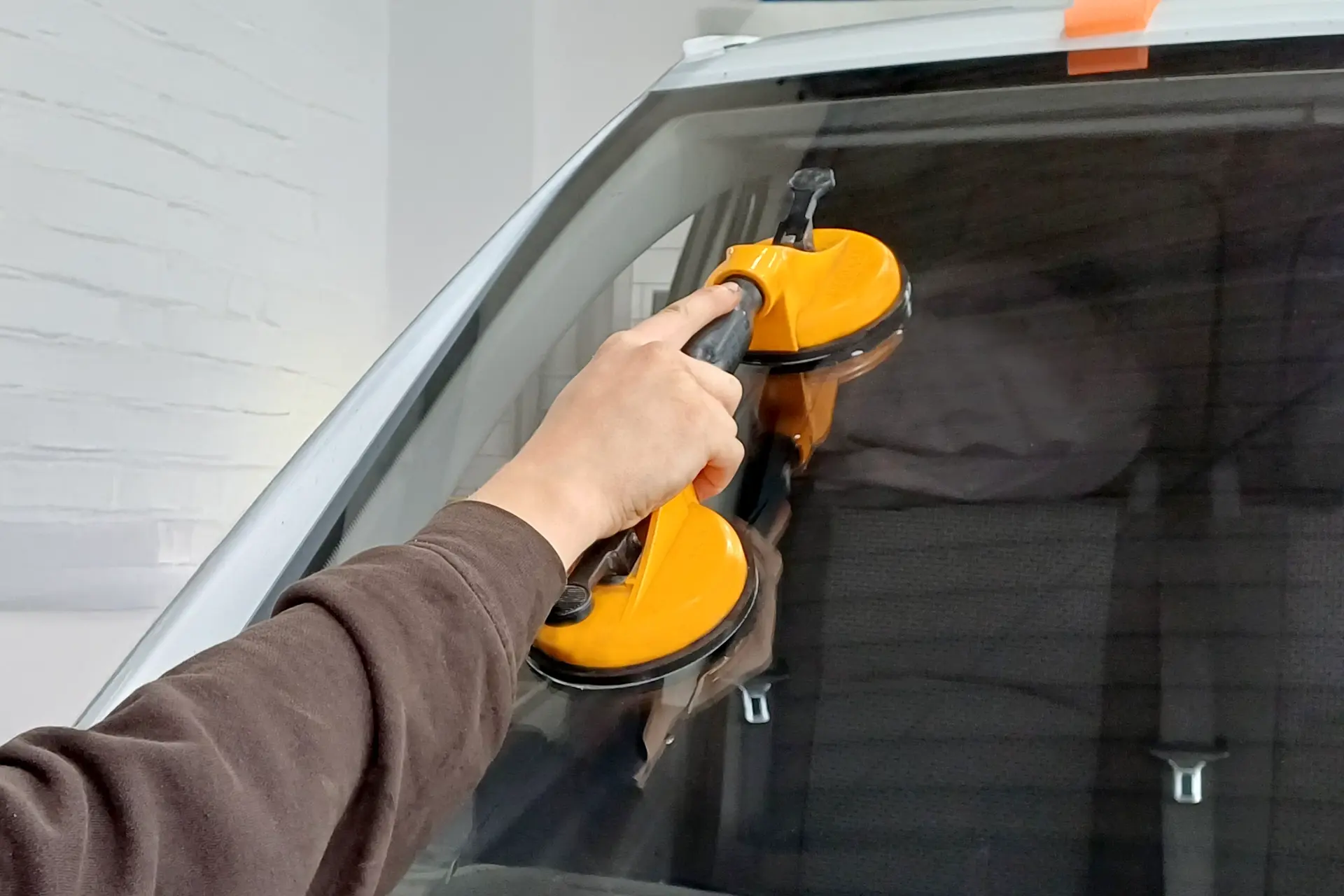 Werkstatt Autoglas Reparatur – Scheibe wechseln bei der Dörfelt GmbH in Zwickau Werkstatt Autoglas Reparatur - Scheibe wechseln bei der Dörfelt GmbH in Zwickau