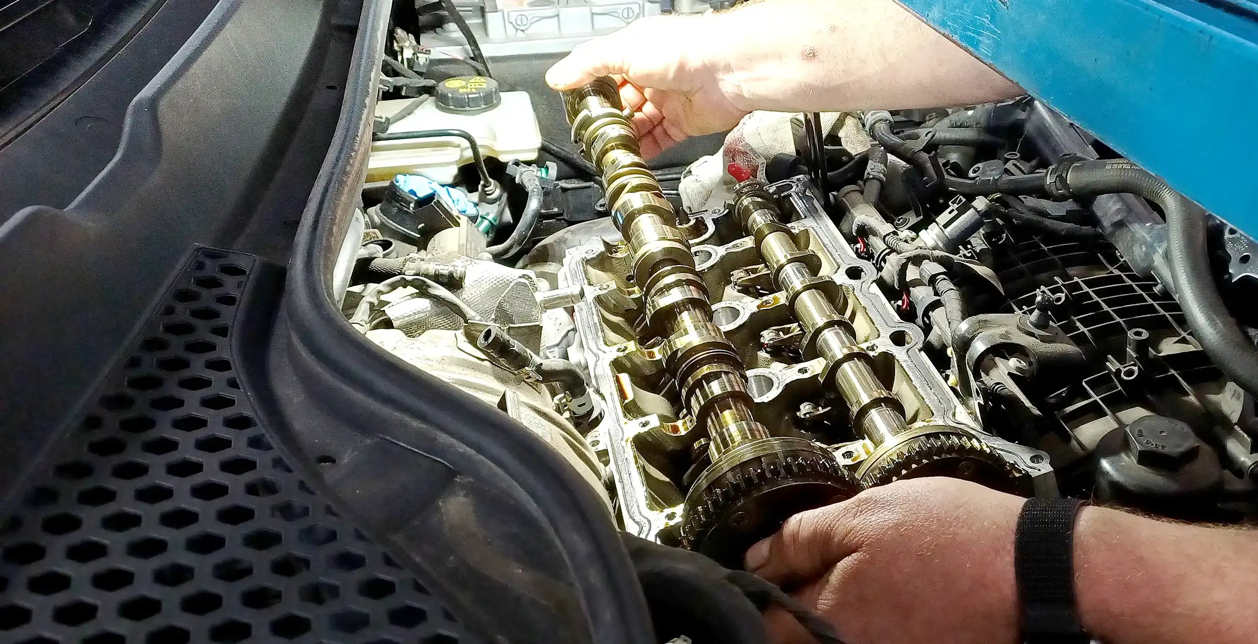 Header-Nockenwelle-Motor Motorreparaturen Getriebe Reparatur Nockenwelle in Werkstatt Zwickau