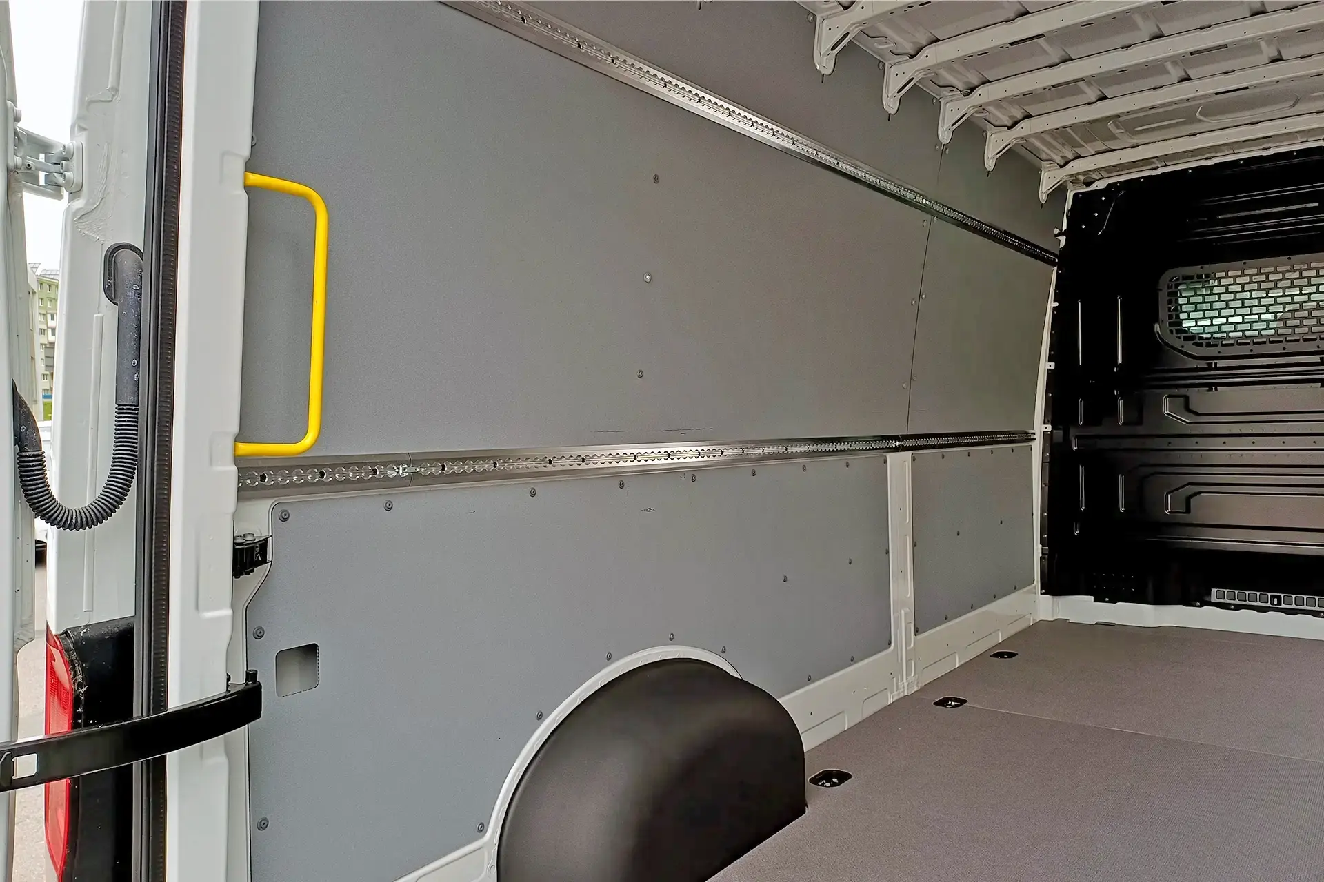 Transporter Wandverkleidung Bodenverkleidung Radkastenverkleidung Dämmung Airlinschienen Beleuchtung Sonderfahrzeugbau in Zwickau bei Dörfelt - die Werkstatt