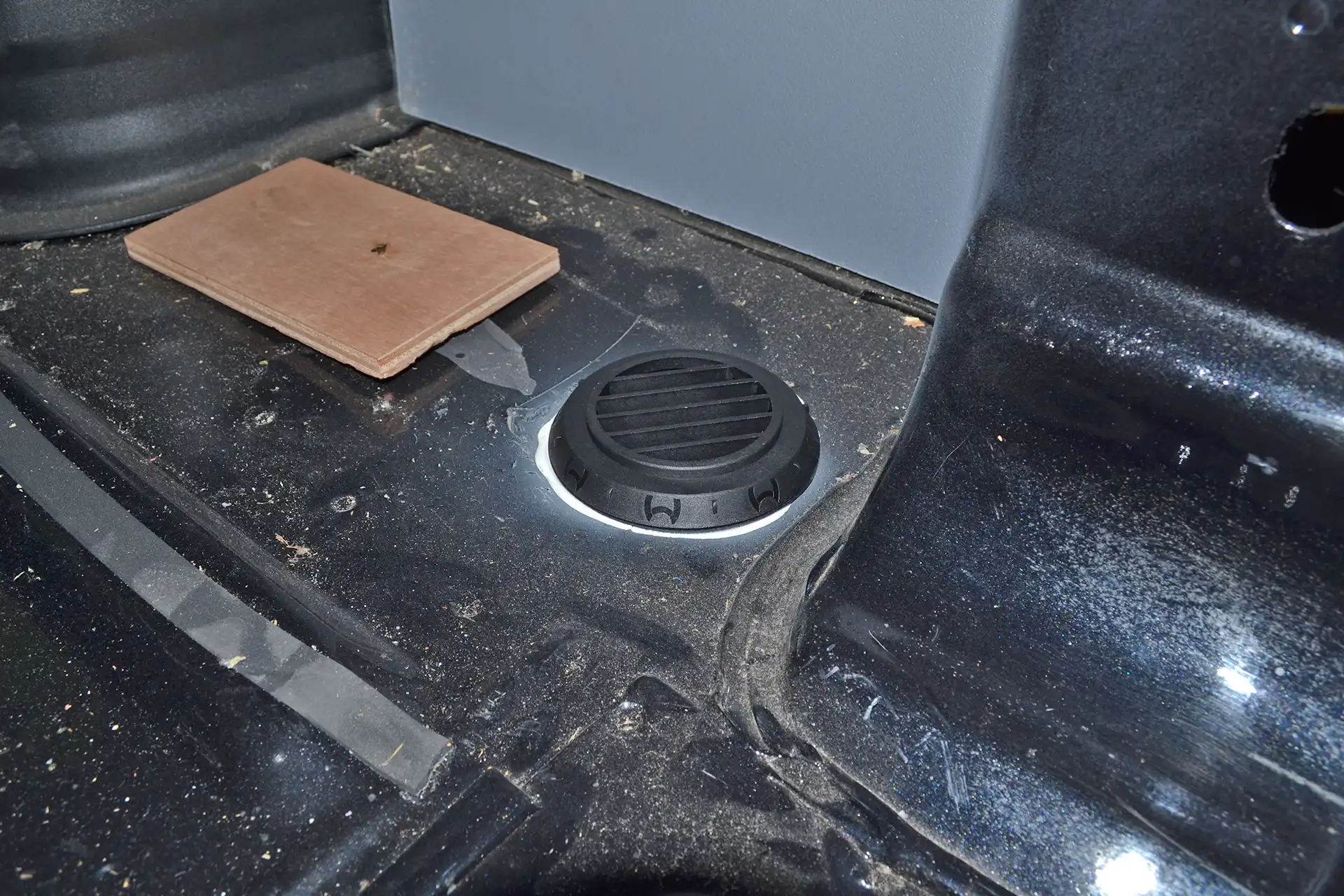 DÖRFELT - DIE WERKSTATT Ausströmer Bodenmontage Luftheizung Unterflurmontage für Transporter Wohnmobil Camper Einbaulösung Nachrüsten Zwickau