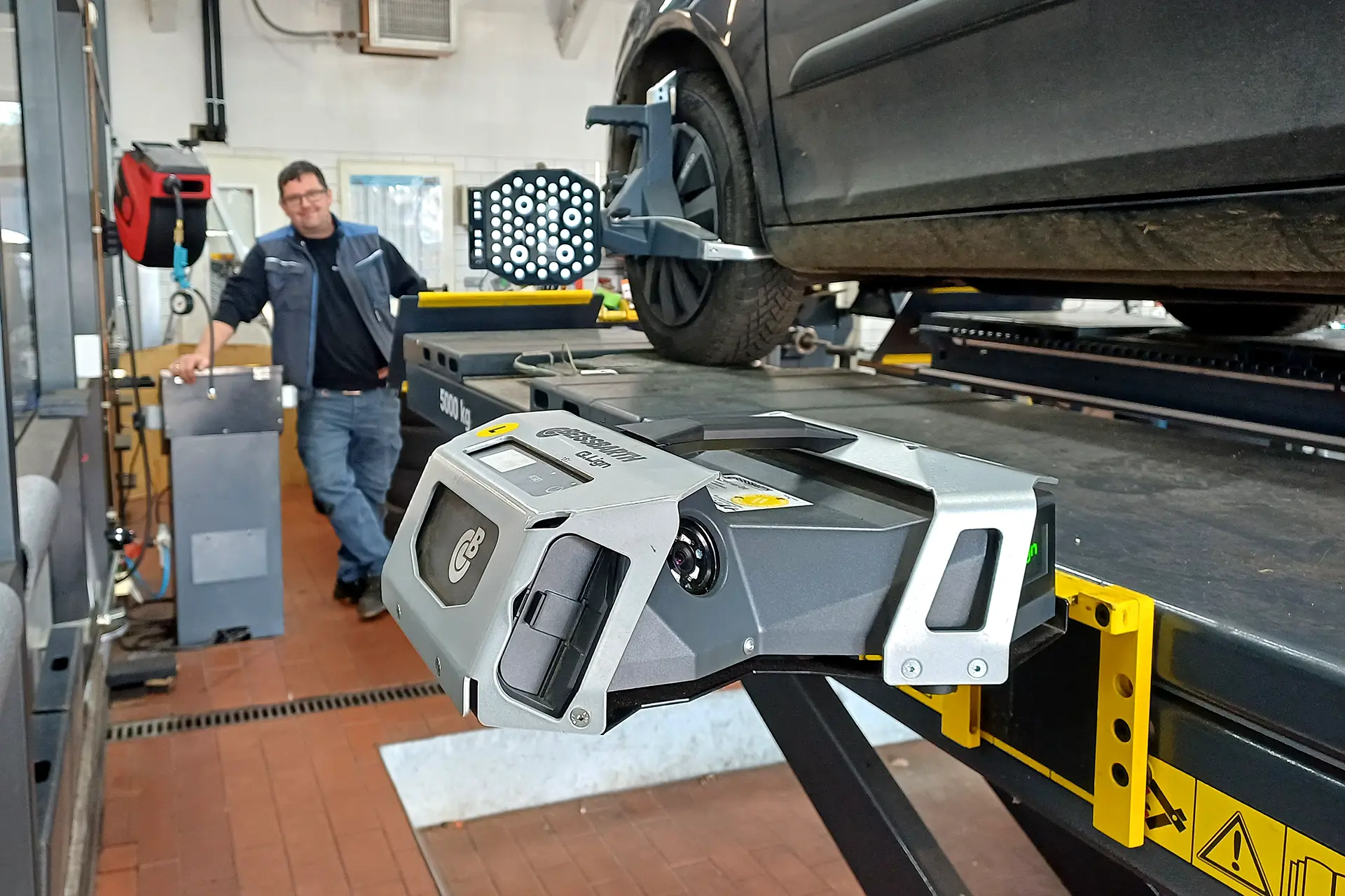 Nachrüstung Luftfederung Hinterachse mit Zusatzfedern für Transporter und Wohnmobil bei Dörfelt Zwickau – sichere Straßenlage und verbesserter Fahrkomfort - Achsvermessung