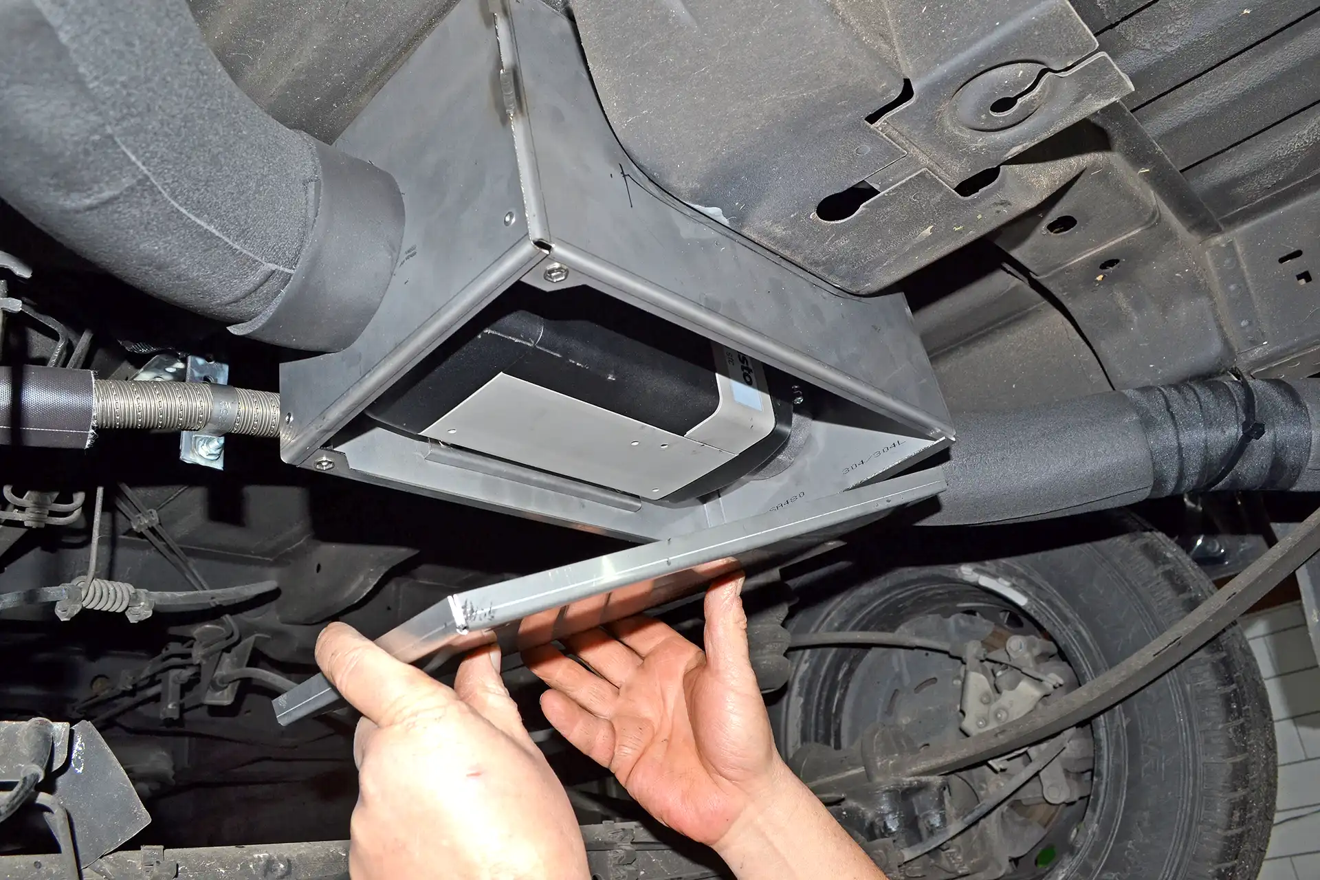 DÖRFELT - DIE WERKSTATT Standheizung nachrüsten für Transporter Camper Webasto Unterboden Außen Kasten Luftheizung Einbaukasten Halterung Werkstatt Zwickau