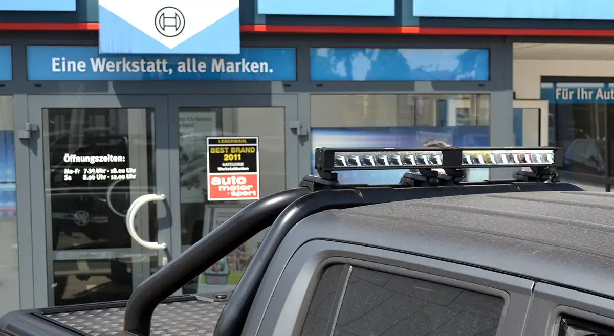 header-mobil-led-zusatzbeleuchtung-offroad-lightbar-ueberrollbuegel-lazer-t24-evolution-dachmontage-fernscheeinwerfer LED-Zusatzbeleuchtung Offroad Lightbar auf Überrollbügel – Lazer T24 Evolution Dachmontage mit Fernscheinwerfern für Geländefahrzeuge