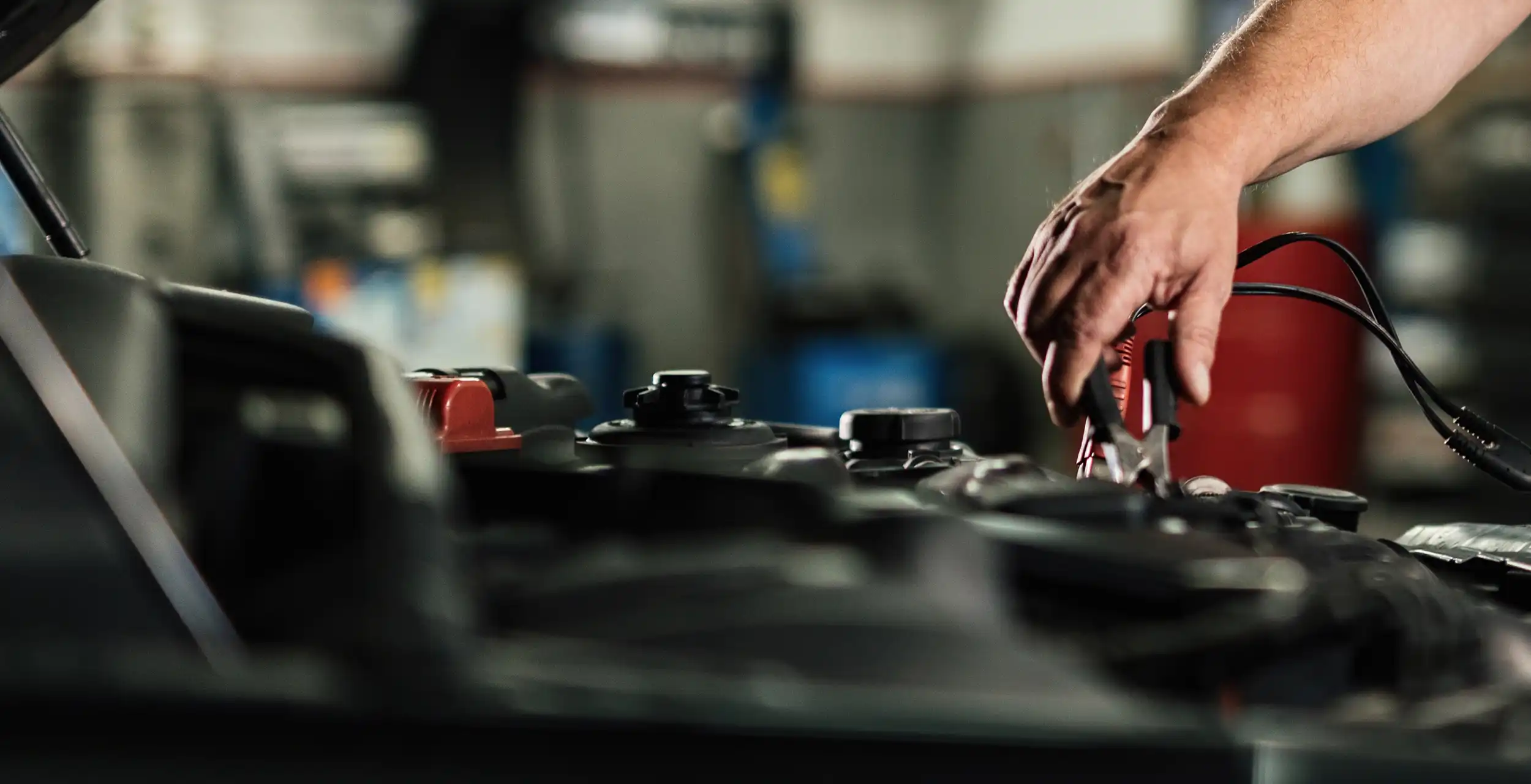 header-sonderfahrzeugbau-nachruestung-ladetechnik-ladebooster-diagnose-batterie-aufladen-batterieklemme Nachrüstung von Ladetechnik im Sonderfahrzeugbau – Installation eines Ladeboosters zur effizienten Bord- und Zweitbatterie-Aufladung, inklusive Diagnosefunktion über Batterie und sichere Verbindung an der Batterieklemme. Optimierte Stromversorgung, intelligentes Batteriemanagement und zuverlässige Ladeleistung für Sonderfahrzeuge, Einsatzfahrzeuge und mobile Energiesysteme