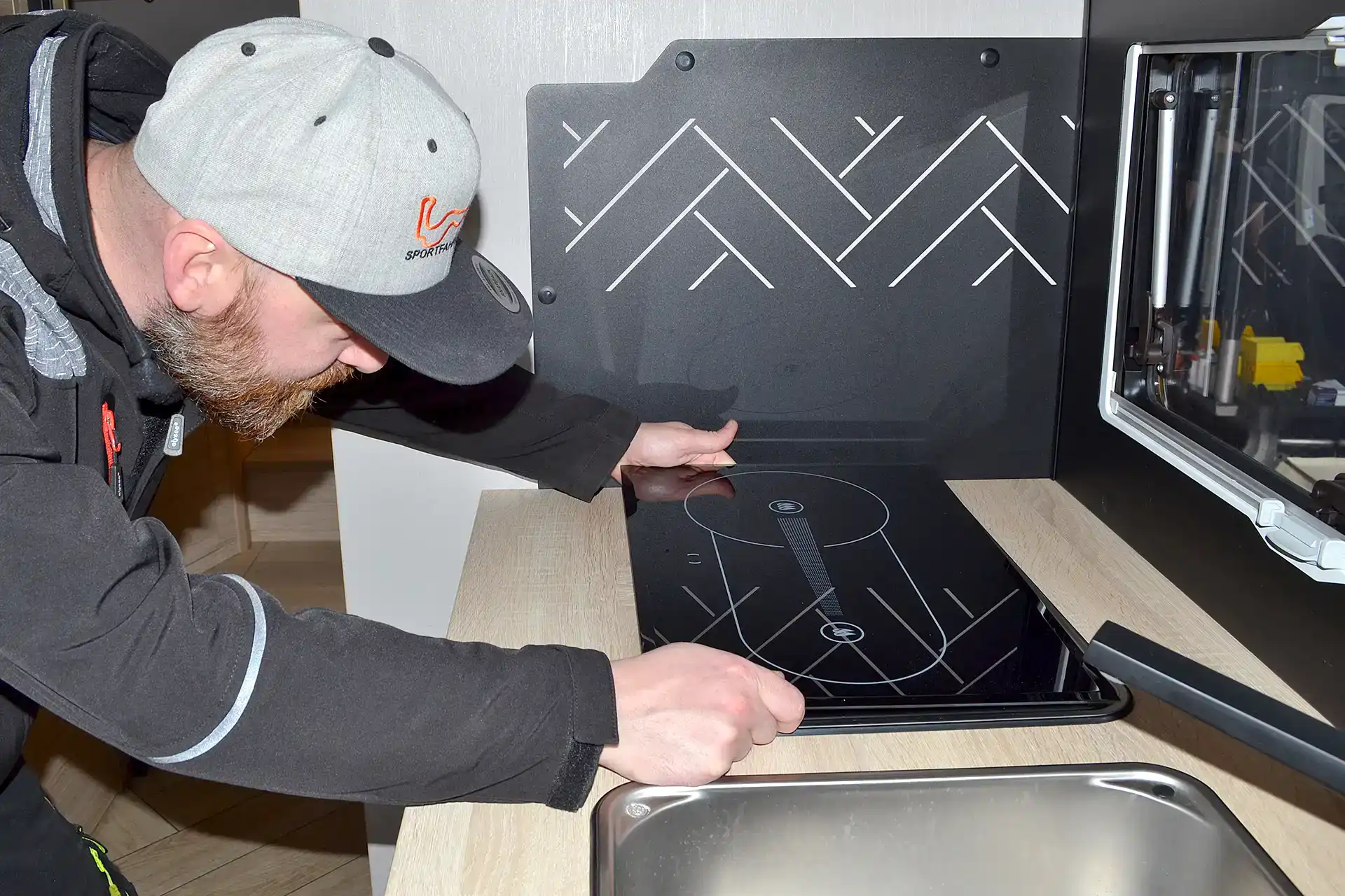 induktion-nachruesten-kochfeld-kochen-elektrik-camper-wohnmobil-werkstatt-doerfelt Induktion Nachrüsten für Kochfeld Kochen und Elektrik im Camper oder Wohnmobil in Zwickau bei DÖRFELT - DIE WERKSTATT professionelle Einbau und Beratung für mobiles Kochen mit energiesparender Technologie