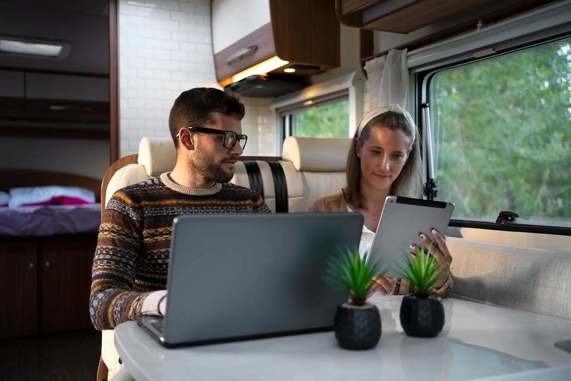 internetlösung-mobiler-hotspot-camper-wohnmobil-internet-wifi-5g-arbeiten-von-unterwegs-zwickau Internetlösung mobiler Hotspot für Camper und Wohnmobil schnelles WLAN mit 5G für Arbeiten unterwegs Einbau und Nachrüstung in Zwickau DÖRFELT DIE WERKSTATT