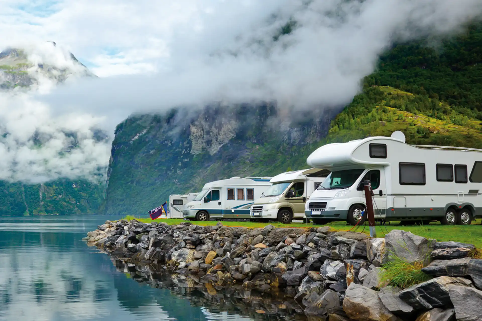 standheizung-nachrüsten-norwegen-camper-kalte-temperaturen-zwickau-werkstatt-urlaub-webasto-eberspächer-autoterm DÖRFELT DIE WERKSTATT in Zwickau Standheizung nachrüsten für Camper und Wohnmobil ideal für Norwegen und kalte Temperaturen zuverlässige Luftheizung für Wintercamping Urlaub mit Webasto Eberspächer und Autoterm effiziente Heizlösung für Transporter und Van Ausbau