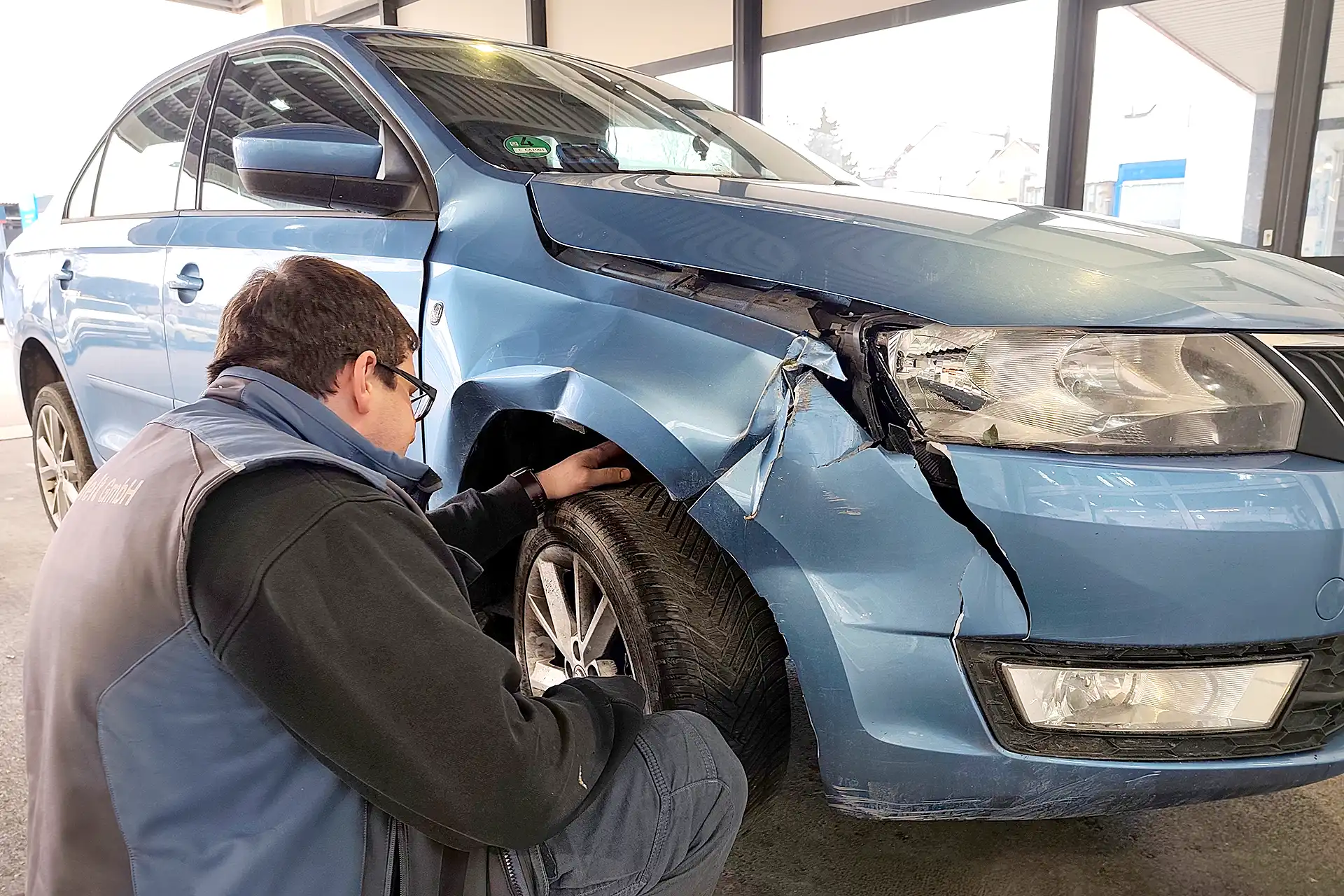 unfall-reparatur-diagnose-schaden-totalschaden-haftpflicht-kasko-vollkasko-teilkasko Autounfall oder Fahrzeugschaden, schnelle und professionelle Hilfe - unsere Unfallreparatur umfasst eine präzise Schadensdiagnose, um den Zustand Ihres Fahrzeugs genau zu erfassen – vom kleineren Kratzer bis hin zum Totalschaden