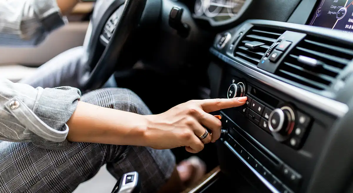 header-mobil-klimaservice-auto-klimaanlagen-service-fuer-saubere-luft-und-starke-kuehlleistung Klimaservice Auto Klimaanlagen Service für saubere Luft und starke Kühlleistung bei DÖRFELT DIE WERKSTATT in Zwickau professionelle Wartung der Fahrzeug Klimaanlage für optimale Frische effiziente Kühlung und zuverlässige Systemleistung