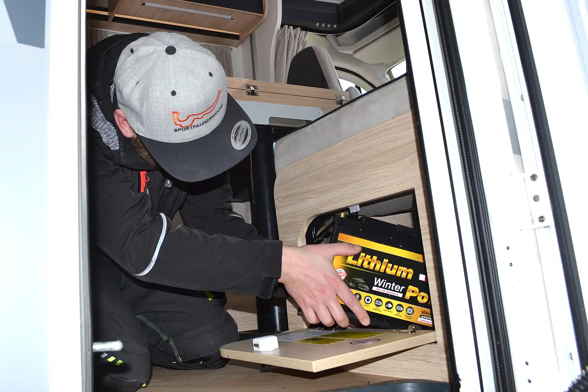 zusatzbatterie-einbauen-lassen-stromversorgung-camper-wohnwagen-lithium-batterie-werkstatt-zwickau DÖRFELT - DIE WERKSTATT in Zwickau bietet den Einbau von Zusatzbatterien Lithium Batterien für Camper und Wohnwagen professionelle Stromversorgung und mobile Energieoptimierung