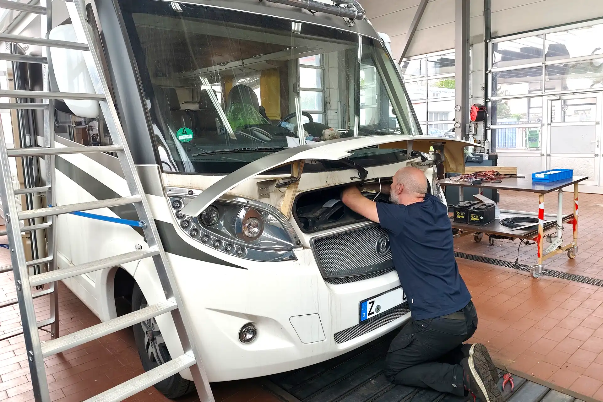 Reparatur und Service für Wohnmobil und Wohnwagen inklusive Hauptuntersuchung fachgerechte Wartung Fahrzeugdiagnose und Instandsetzung bei DÖRFELT - DIE WERKSTATT in Zwickau kompetenter Werkstattservice für sichere Reisen zuverlässige Technik und maximale Fahrbereitschaft