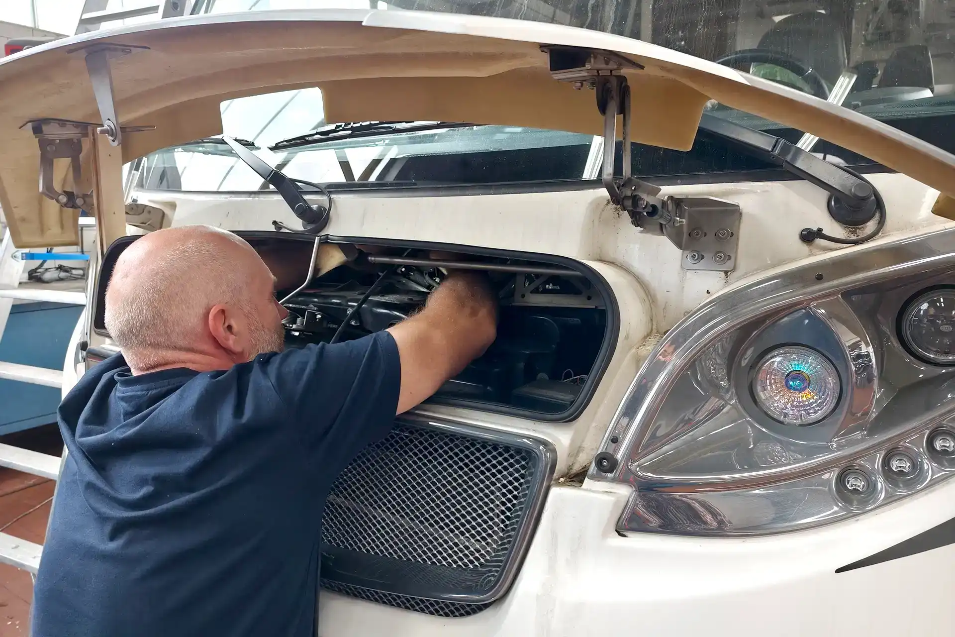Reparatur und Service für Wohnmobil und Wohnwagen inklusive Hauptuntersuchung fachgerechte Wartung Fahrzeugdiagnose und Instandsetzung bei DÖRFELT - DIE WERKSTATT in Zwickau kompetenter Werkstattservice für sichere Reisen zuverlässige Technik und maximale Fahrbereitschaft