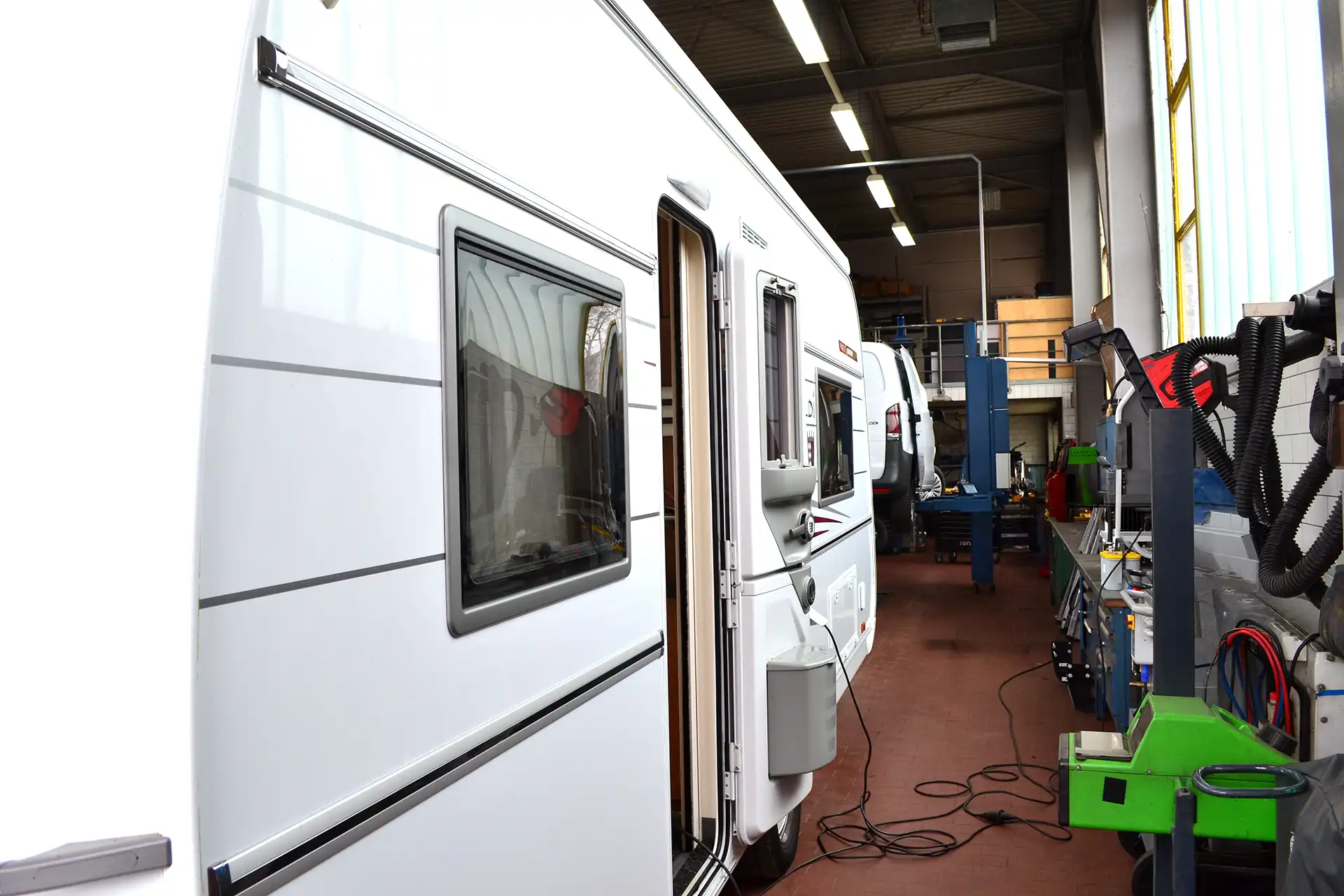 Reparatur und Service für Wohnmobil und Wohnwagen inklusive Hauptuntersuchung fachgerechte Wartung Fahrzeugdiagnose und Instandsetzung bei DÖRFELT - DIE WERKSTATT in Zwickau kompetenter Werkstattservice für sichere Reisen zuverlässige Technik und maximale Fahrbereitschaft