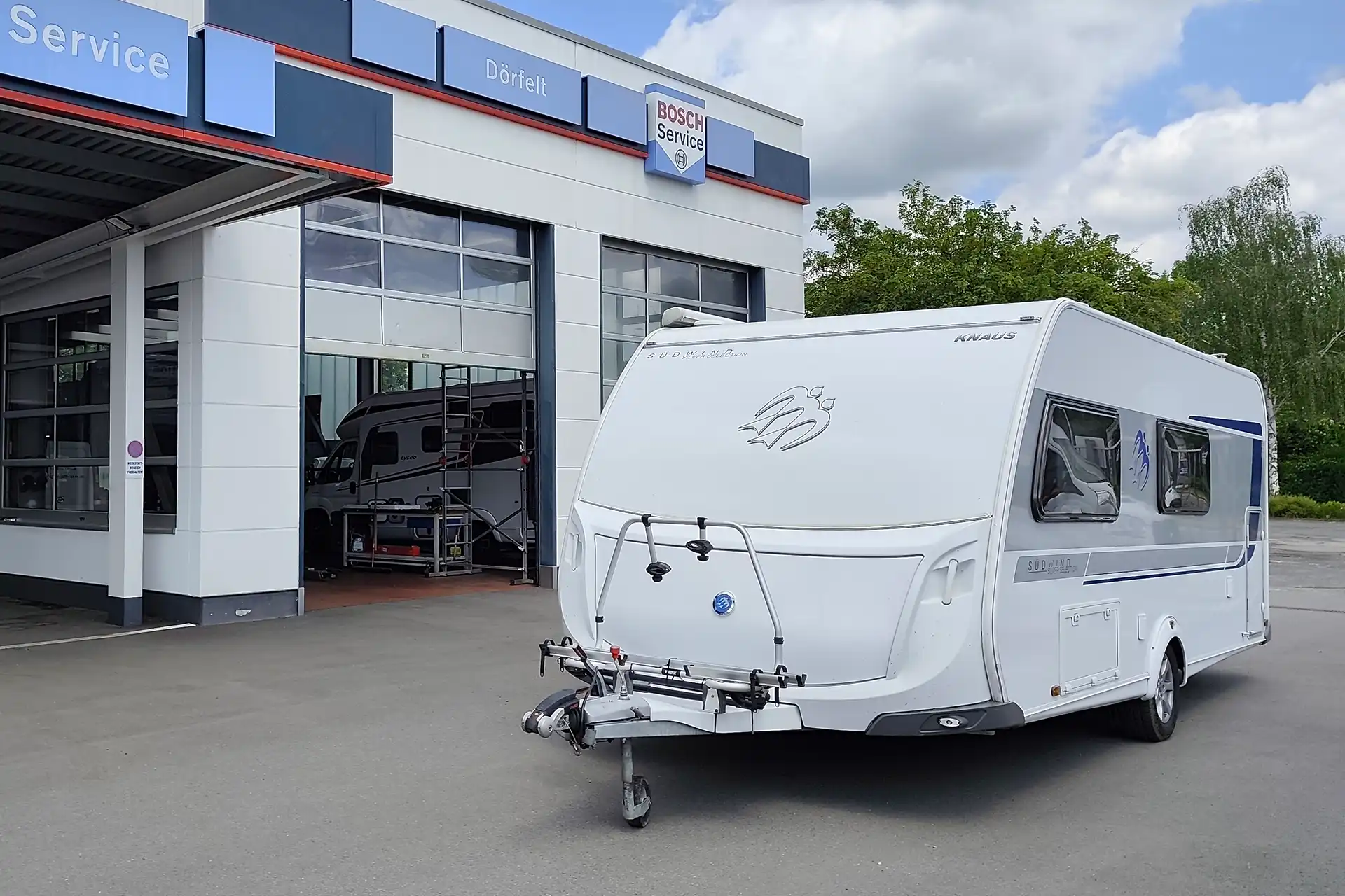 Reparatur und Service für Wohnmobil und Wohnwagen mit Hauptuntersuchung bei DÖRFELT - DIE WERKSTATT in Zwickau professionelle Fahrzeugwartung technische Prüfungen Fehlerdiagnose und Instandsetzung für Reisemobile und Caravans zuverlässiger Werkstattservice für Sicherheit Komfort und unbeschwerte Urlaubsfahrten
