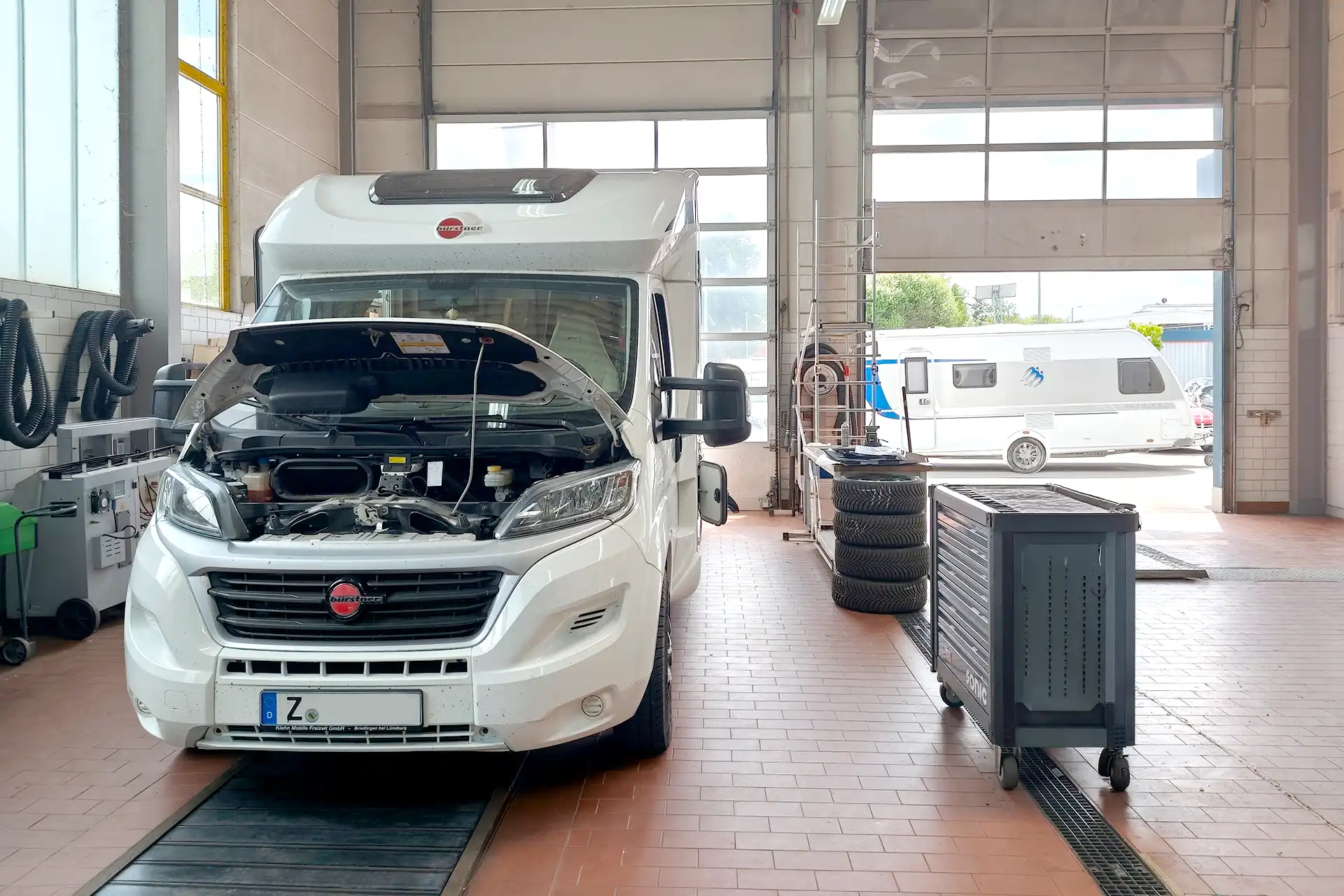 Reparatur und Service für Wohnmobil und Wohnwagen mit Hauptuntersuchung bei DÖRFELT - DIE WERKSTATT in Zwickau professionelle Fahrzeugwartung technische Prüfungen Fehlerdiagnose und Instandsetzung für Reisemobile und Caravans zuverlässiger Werkstattservice für Sicherheit Komfort und unbeschwerte Urlaubsfahrten