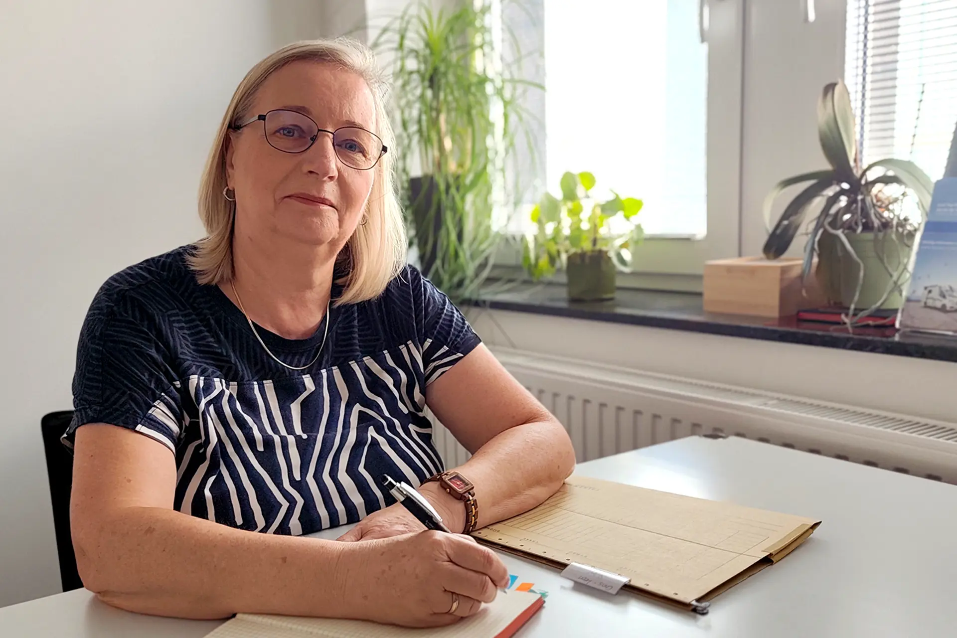 personalwesen-buchhaltung-bewerbung-ulrike-gessner-doerfelt-die-werkstatt Personalwesen und Buchhaltung bei DÖRFELT - DIE WERKSTATT in Zwickau Ansprechpartnerin für Bewerbungen Personalverwaltung Mitarbeiterbetreuung und kaufmännische Organisation kompetenter Service rund um Bewerbung und Karriere im traditionsreichen Kfz Meisterbetrieb